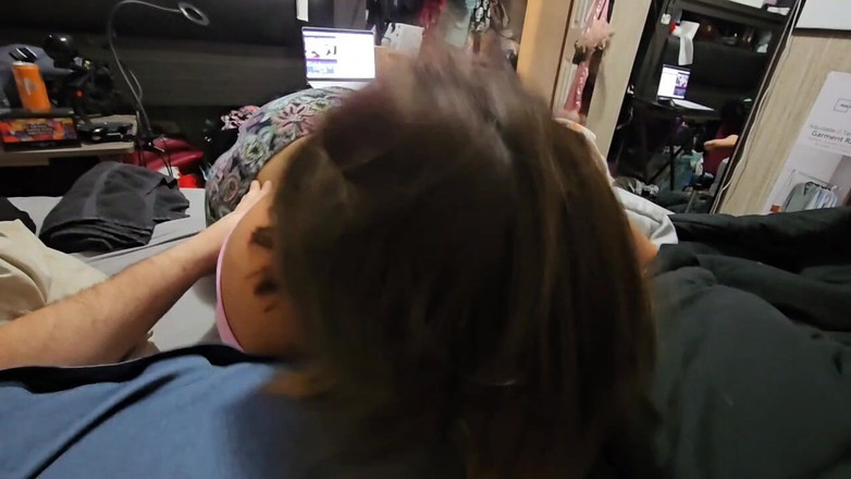 Funhousewife69: Dostáváme teplý výstřik spermatu před spaním