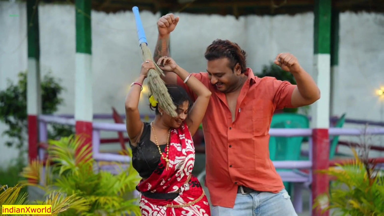 Indian Xshot: Chefe fodendo minha esposa inocente! Indiana no escritório