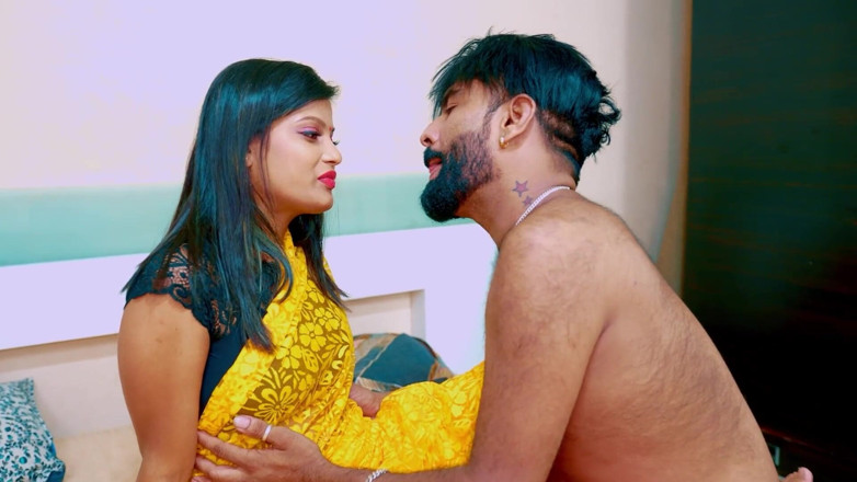 Mr Entertainer: Indian Hot Bhabhi Masturbate Her Pussy in the Bedroom