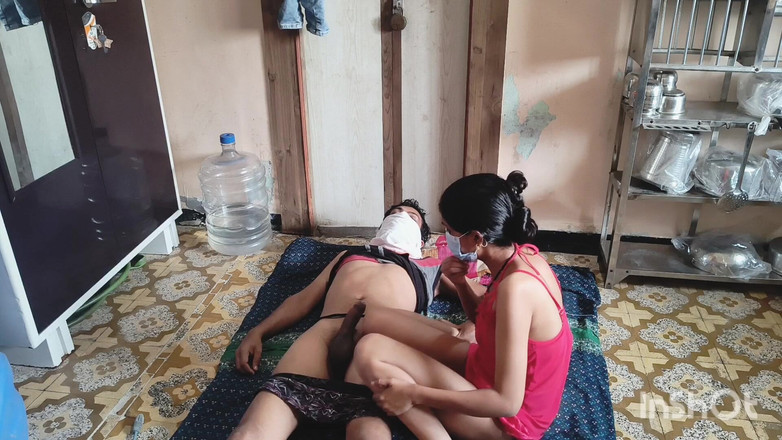 Desishycouple: Shivani si kakak ipar india lagi asik pakai bikini merah...