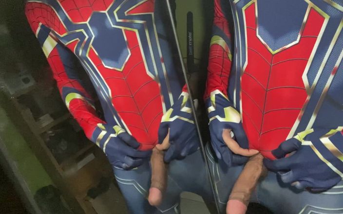 SinglePlayerBKK: Masturbare cu spider-man