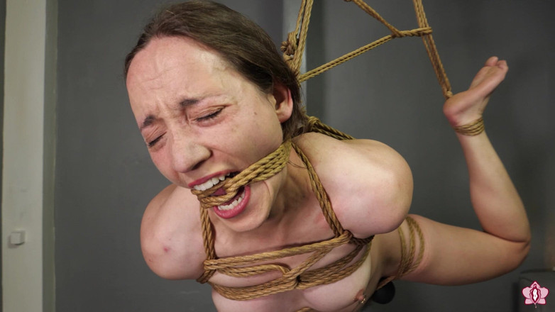 Good Giirl Mila Maeve: Slave Mila Wykonana w kółka w intensywnym zawieszeniu niewoli (1080p)