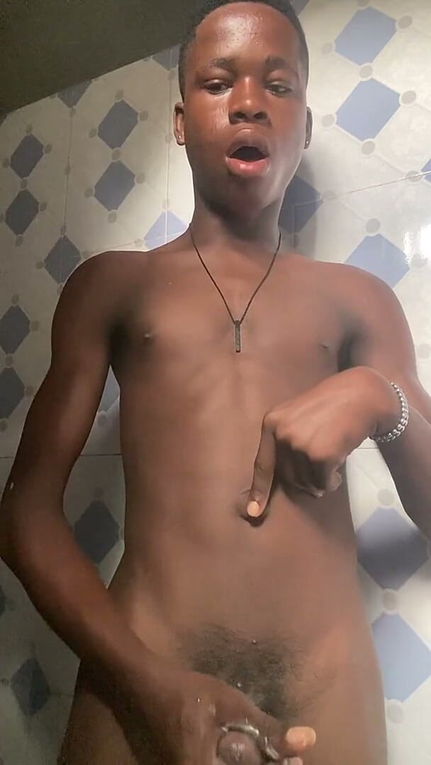 Smallmighty: Playing with My Belly Button