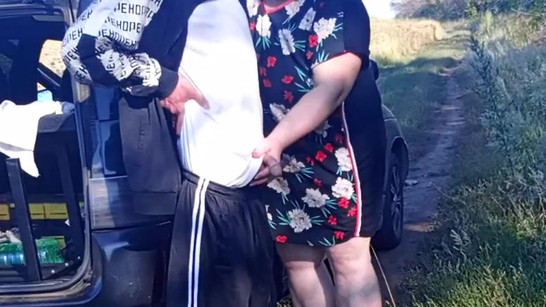 Zona901: La matrigna mi tiene il cazzo mentre io pisco e...