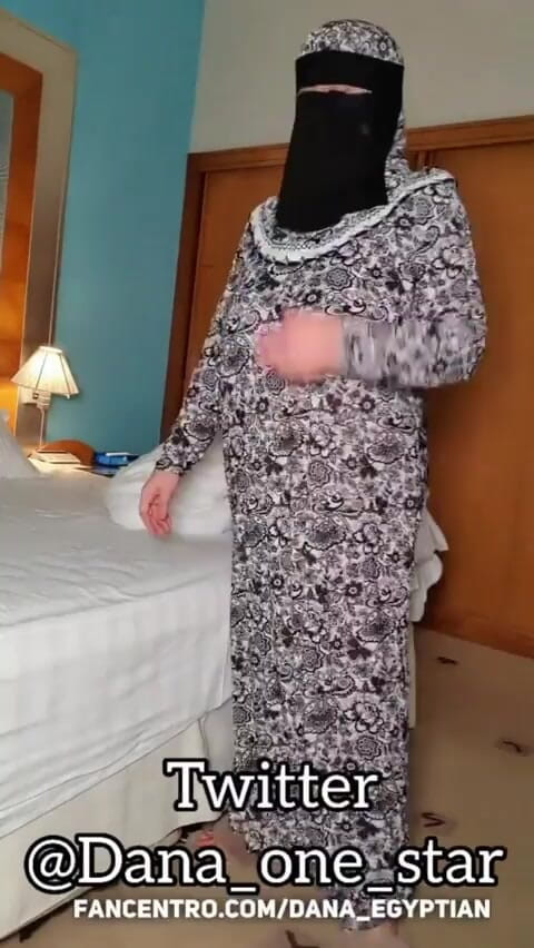 Dana Egyptian: Seksi Arap ev hanımı