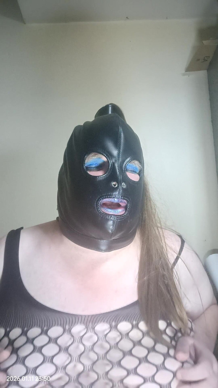 Stephanie-Nicole-TV: BBW-TV spielt mit ihren nippeln durch netzkörperstrumpf.