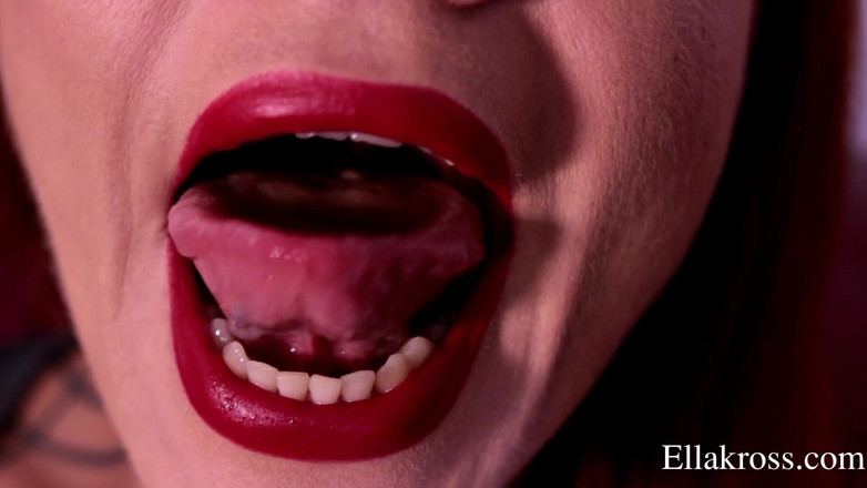 Ella Kross: Aai naar mijn mooie mond!