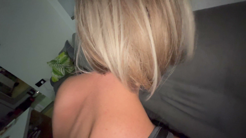 Naomi Pink: Step Stepmom in a Bodysuit Gets Backshots on the Couch