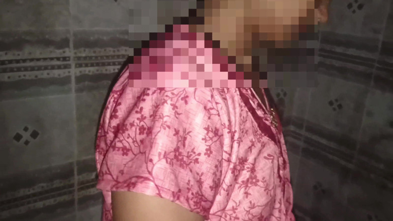 Anjali_Roy 67: Doggystyle ficken in desi Dorftoilette