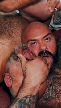 Pesta seks beruang 8 di Rectum 2 4K