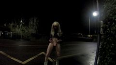 The Midnight Minx: Pamer sedikit gelap basah di sebelah jalan