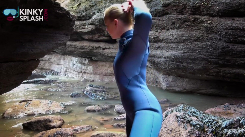 UKCuteGirl Lucy Lauren: Deniz kenarında wetsuit 31 talimatı ve lastik ovma