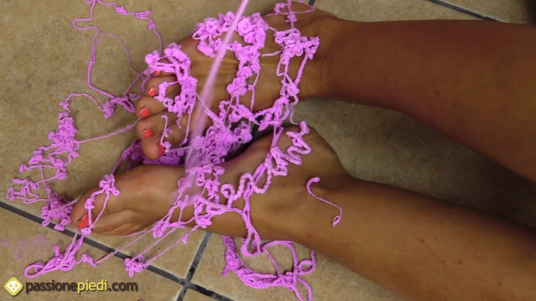 Foot Fetish HD: streamerițele Thena