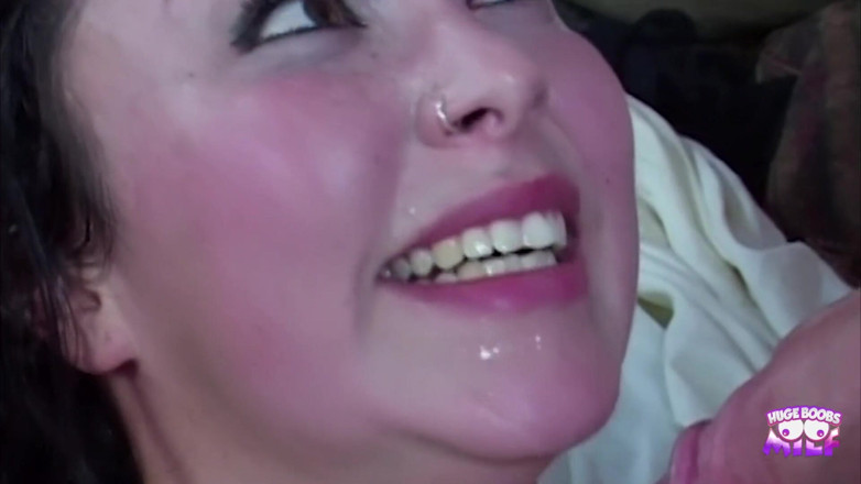 Huge Boobs MILF: Latina Smokin Bianca Dagger dikongkek oleh Lee Stone yang memancut...