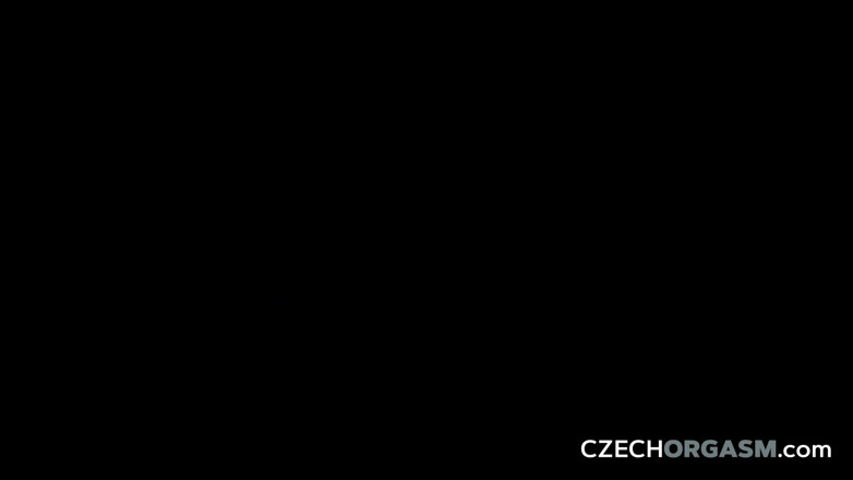 Czech Orgasm: Tjeckisk orgasm 46 bystig brud älskar burspel - fisted och pissed på en...