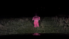 PervyLara: Banci dengan baju lateks pink lagi asik mainin memeknya di...