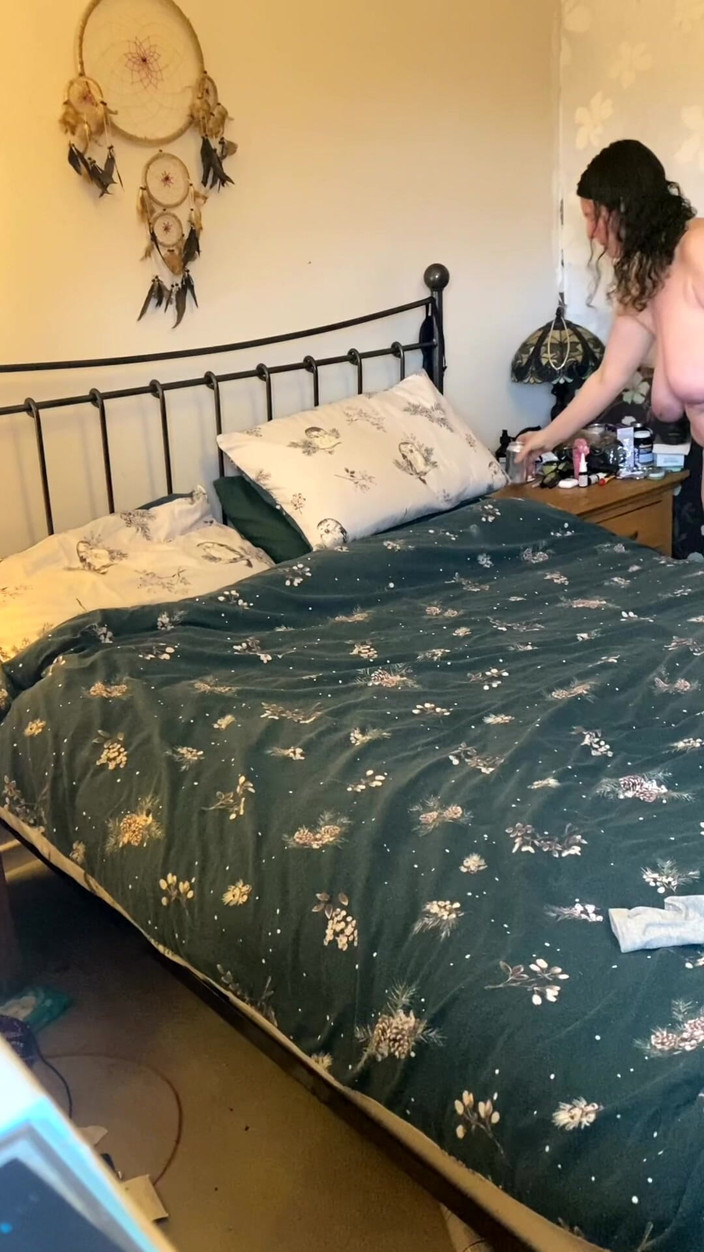 Frequentmasturbation: Młody Stażysta Ogląda Pokaz Podglądu Okna