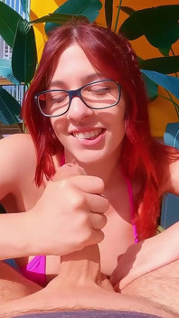 Blowjob Hoping the Neighbors Will Look at Me