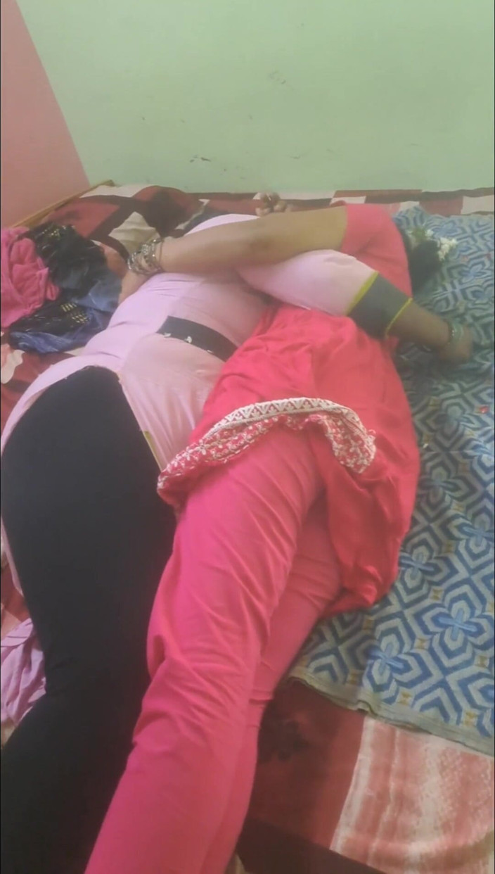 Tamil lesbian: 彼氏に捕まったレズビアンのおばさん