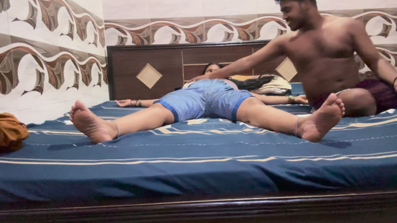 TactfulFiber902: Adik tiri desi membuka pakaian oleh abang tiri untuk seks...