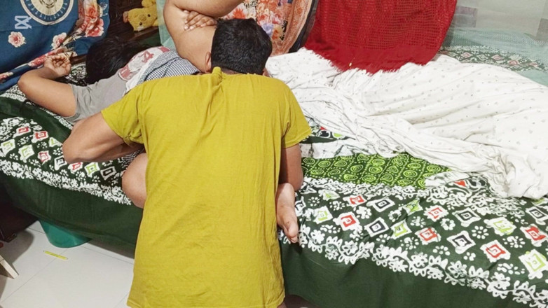 Rayhan0099: Adik tiri figure seksi panas Bangladesh beromen di dalam rumah