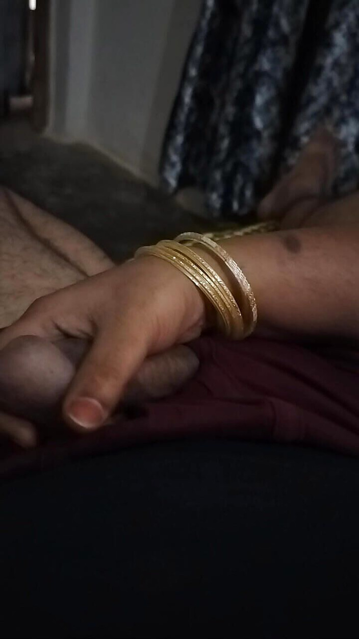 Yur bhabhi: Nalezeno péro dnes po mnoha dnech