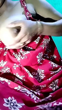 Eksplorasi tubuh sensual - grepe-grepe toket aduhai, fingering memek dalam & mainin pantat