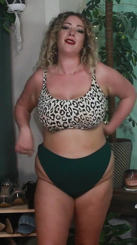 Cubaan Bikini & Pancutan muka yang kucap untuk ibu tiri