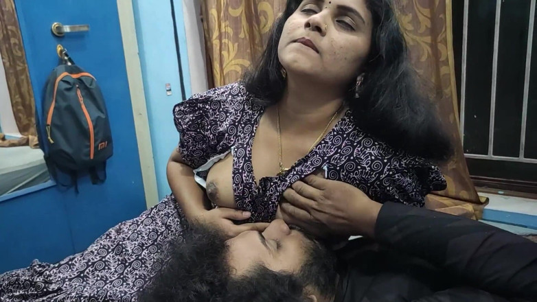 Vaigavarun45: Adik tiri india asal mallu lagi asik nyepong kontol dan...