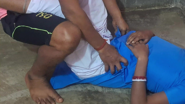 Sumaj: Студент коледжу в сукні коледжу