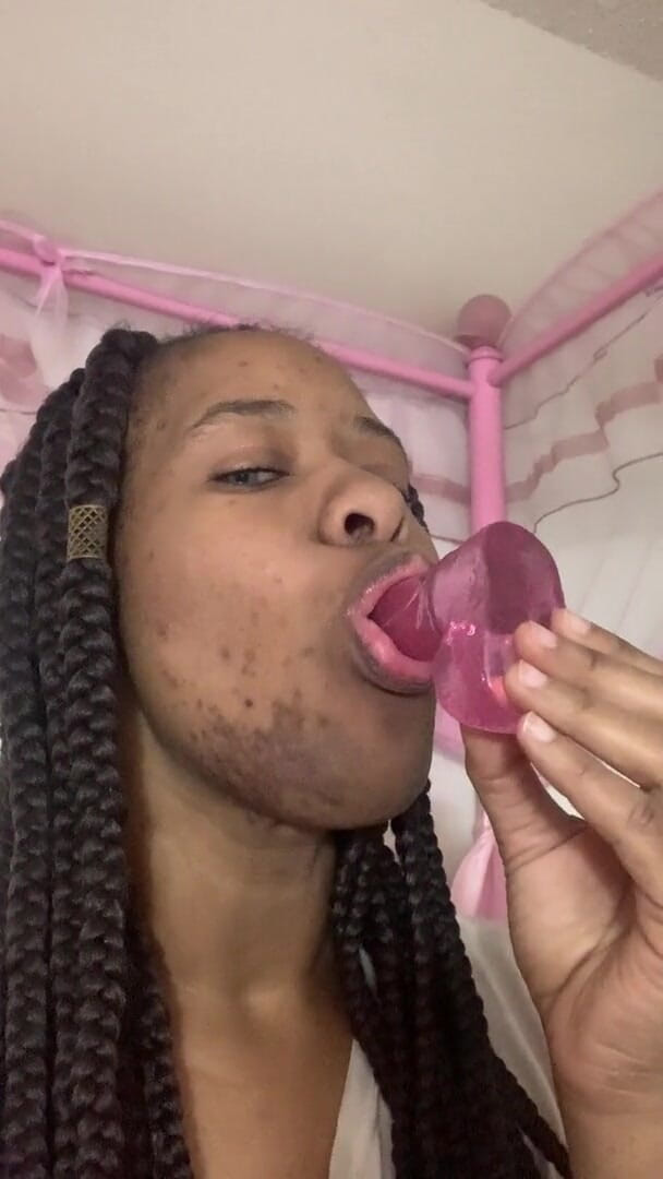 Imani Garrett: Sledujte, jak kouřím své dildo