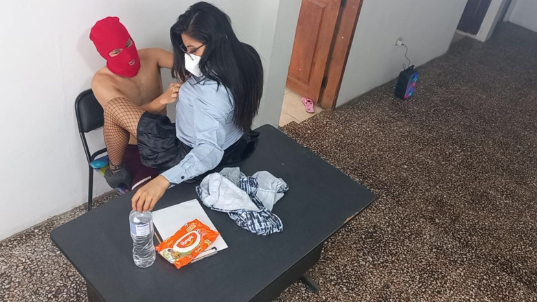 Martin13: Ты самая выдающаяся шлюха в этом офисе! Я занимаюсь сексом стоя с секретарем моего отчима