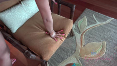 ATK Girlfriends: カルメンはホットタブで少し陽気になりますが、周囲の建物で誰が見ているのか誰が知っていますか