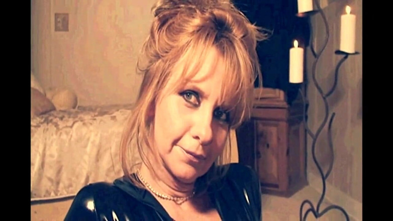 My Dirty Family: Strapon Orgasms for a Lesbian Looking for Strong Emotions