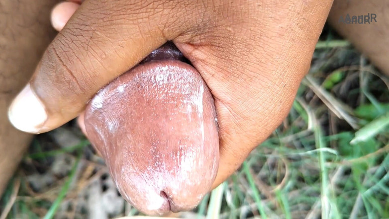 AnR: Masturbation teil 2 befriedigender orgasmus indischer junge masturbiert im dschungel mit...