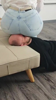 Grote Jeans Booty Facesitting - Geen Ontsnappen