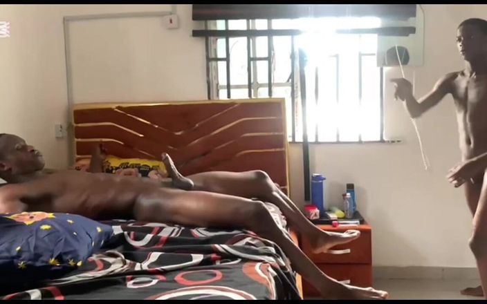Sexypeller: Cewek mungil kulit hitam lagi asik habis-habisan