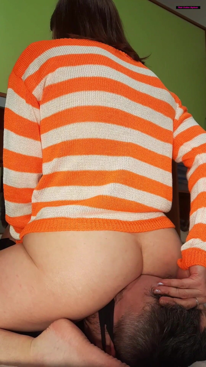 goddess82: You Can't See My Ass! You Can Only Stand Under...