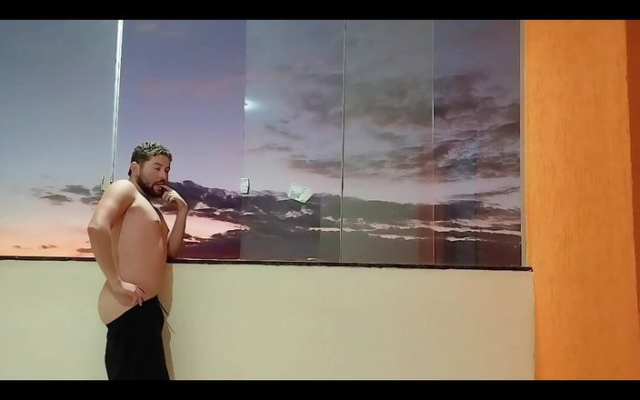Marcosninfo: Lo studente si mostrò sul balcone della nuova Casa per...
