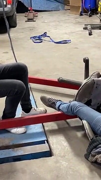 French Pegging - Garage of Humiliation: O Chefe Orquestra Uma Punição Memorável Com Suas Dominatrix.