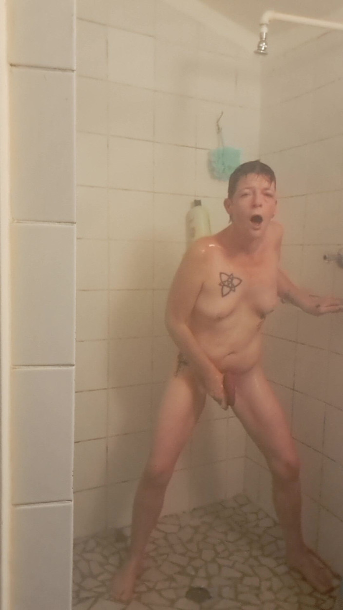 ZenitheBloodRose: 超级热辣的淋浴场景