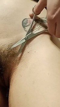 Uma garota perfeita consertando sua buceta