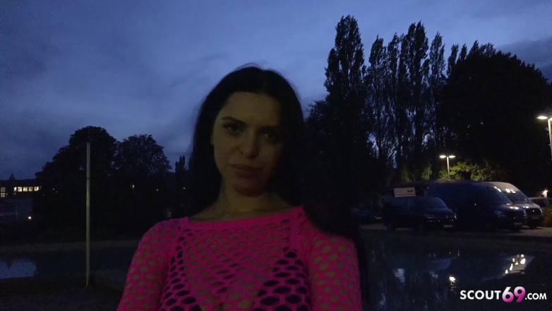 German Scout: German Scout - фитнес-модель Kira пикап в Берлине на кастинге