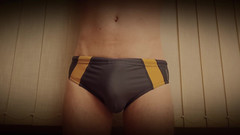 TheOldBigThing: Växande erektion i badbyxor