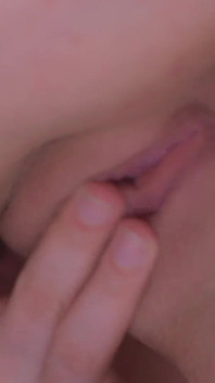 My18teens - mädchen Polly yangs mit blasser Haut und dicken titten masturbiert