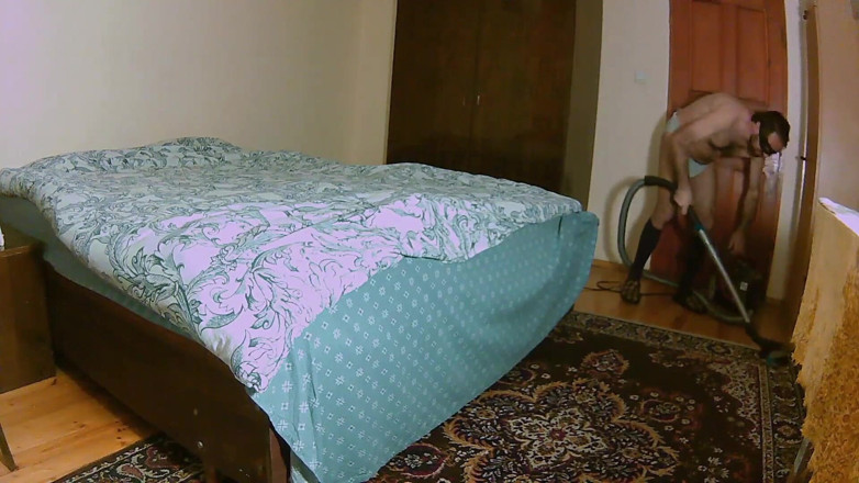 Earl Smile: Earl cleans the bedroom with a hoover