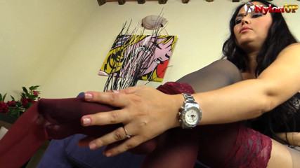 Best Nylon Feet Videos: Сказочная крошка обожает свои ступни
