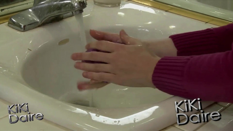 Kiki Daire MILFLand: Gotta Pee