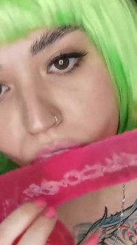Dildomu emiyor - pembe kasırga
