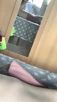 La masturbación en una cama